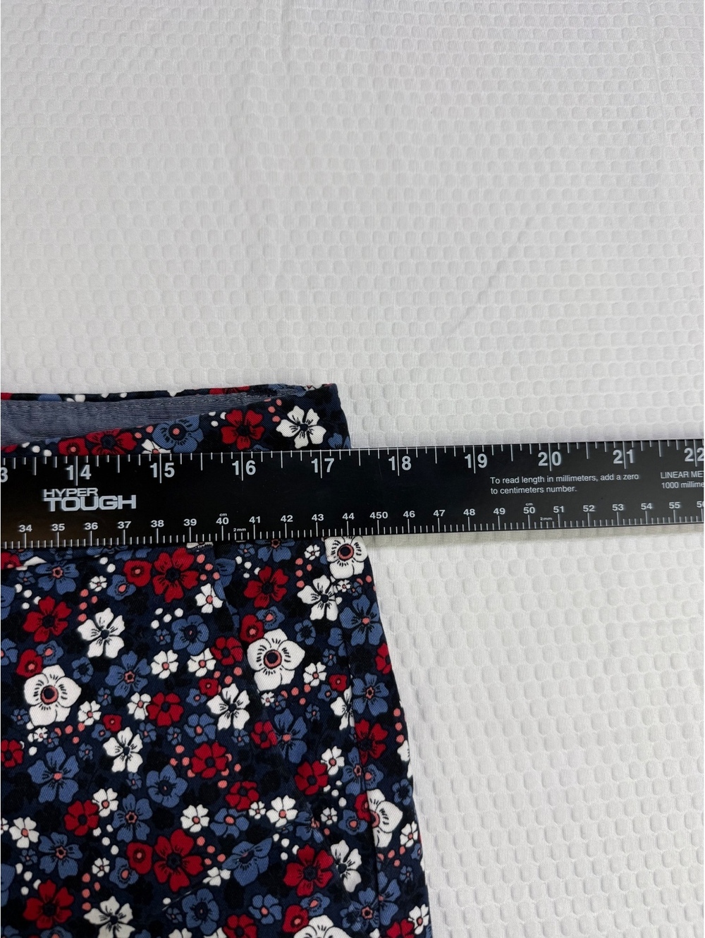 Tommy Hilfiger Women’s Size 12 Floral Bermuda Shorts Navy Red Blue - Picture 6 of 6